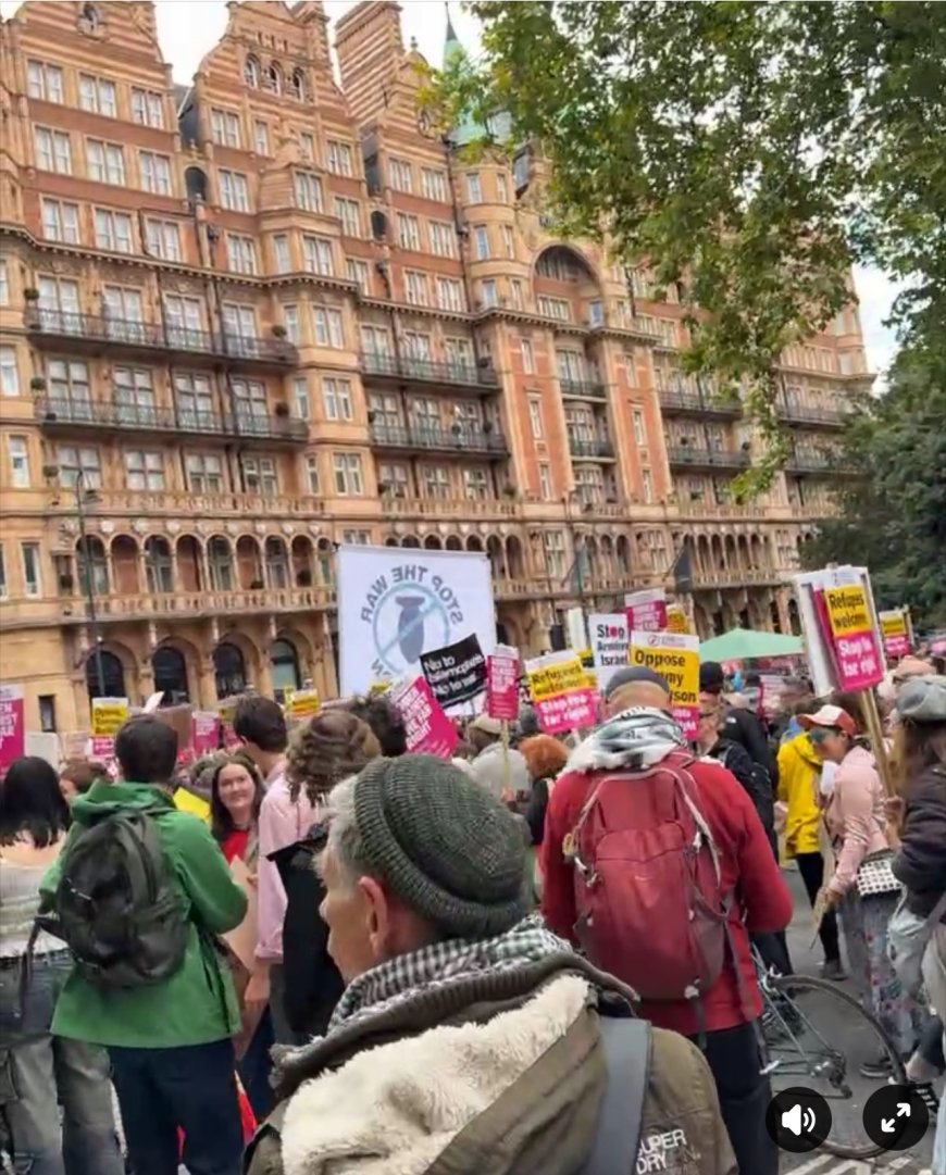 Londra’da Irkçılığa Karşı Onbinler Sokaklarda