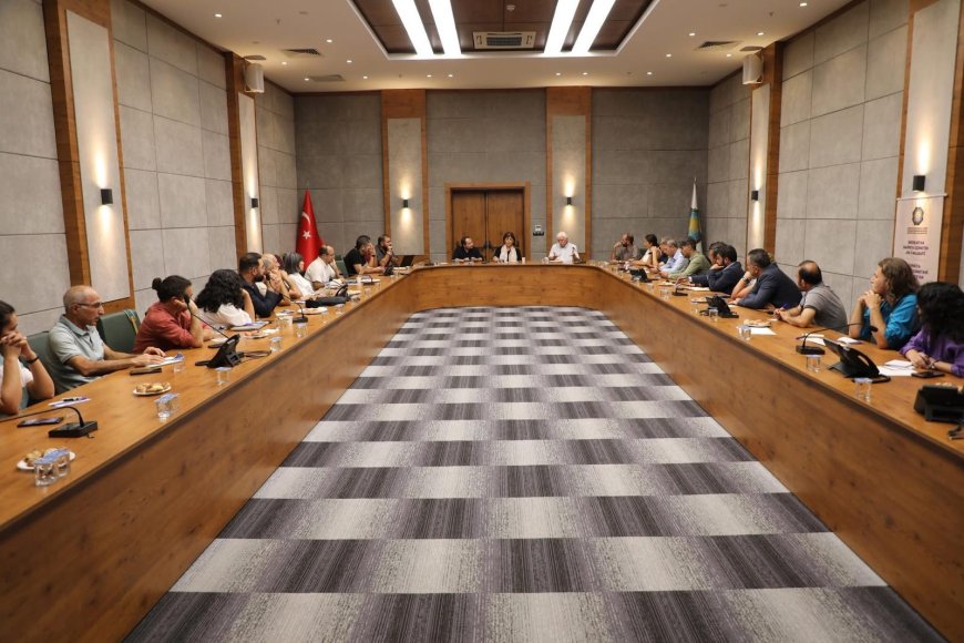 Amed’de “Barış Gazeteciliği” Buluşması Gazeteciler Özgür Basın İçin Konuştu