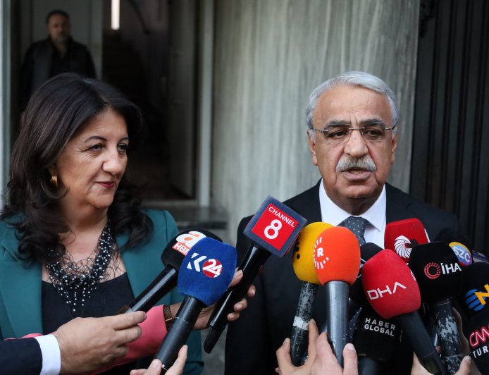 Halkların Eşitlik ve Demokrasi Partisi (DEM Parti) İmralı Heyeti, Abdullah Öcalan ile görüşmesini ‘son derece olumlu’ olarak açıkladı”