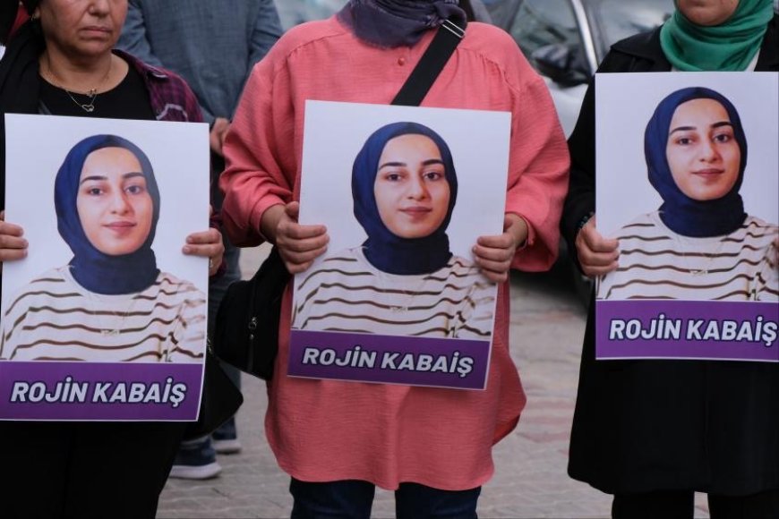 Van’da Kadınlardan Şiddete Karşı İnsan Zinciri “Rojin Kabaiş’in Katilleri Neden Hâlâ Ortaya Çıkarılmıyor?
