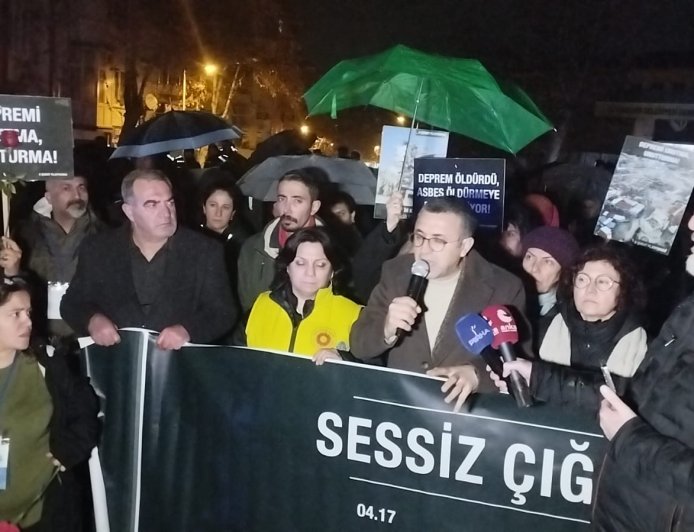 6 ŞUBAT UNUTULMADI EMEK VE DEMOKRASİ PLATFORMU’NDAN MALATYA’DA ANMA YÜRÜYÜŞÜ