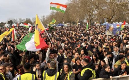 Londra’da Tarihi Newroz Buluşması On Binler Birlik ve Özgürlük Mesajıyla Finsbury Park’ta