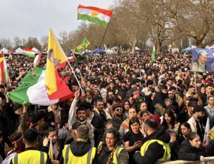 Londra’da Tarihi Newroz Buluşması On Binler Birlik ve Özgürlük Mesajıyla Finsbury Park’ta