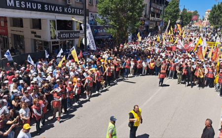 33 YILDIR DİNMİYEN ACI… KÜRECİKLİLER HALK İNİSİYATİFİ 33 CAN İÇİN SİVAS’TAYDI
