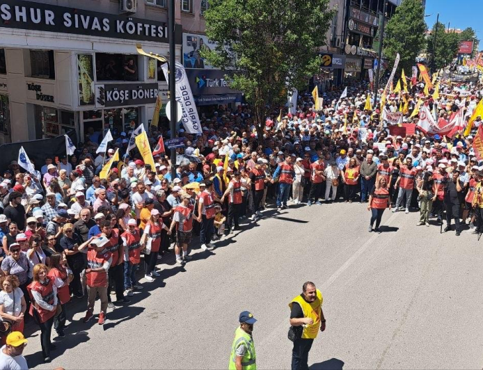 33 YILDIR DİNMİYEN ACI… KÜRECİKLİLER HALK İNİSİYATİFİ 33 CAN İÇİN SİVAS’TAYDI