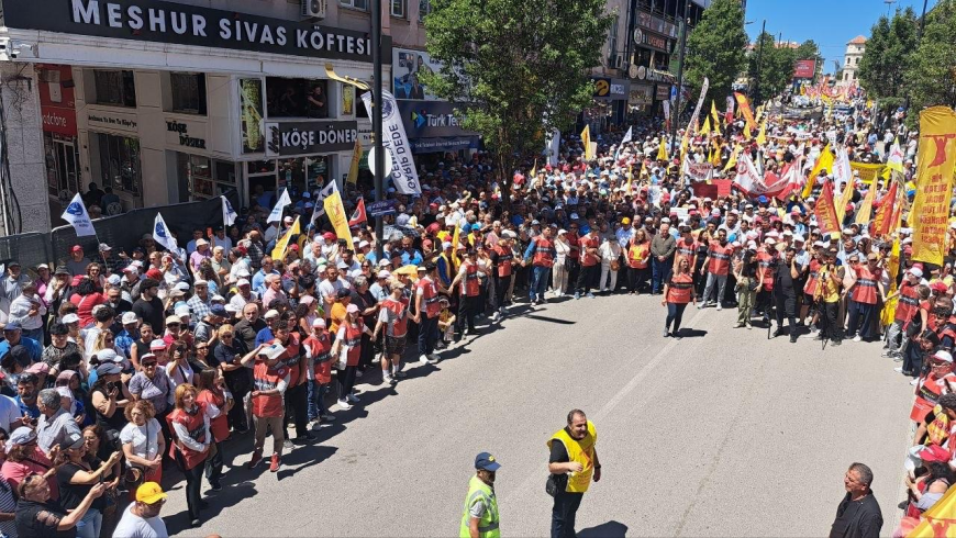 33 YILDIR DİNMİYEN ACI… KÜRECİKLİLER HALK İNİSİYATİFİ 33 CAN İÇİN SİVAS’TAYDI
