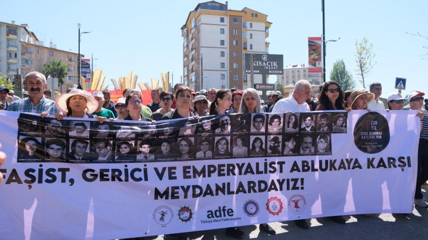 33 YILDIR DİNMİYEN ACI… KÜRECİKLİLER HALK İNİSİYATİFİ 33 CAN İÇİN SİVAS’TAYDI