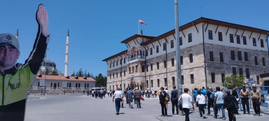 33 YILDIR DİNMİYEN ACI… KÜRECİKLİLER HALK İNİSİYATİFİ 33 CAN İÇİN SİVAS’TAYDI