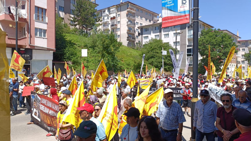 33 YILDIR DİNMİYEN ACI… KÜRECİKLİLER HALK İNİSİYATİFİ 33 CAN İÇİN SİVAS’TAYDI