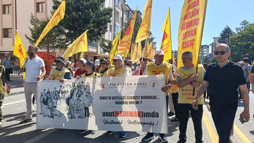 33 YILDIR DİNMİYEN ACI… KÜRECİKLİLER HALK İNİSİYATİFİ 33 CAN İÇİN SİVAS’TAYDI