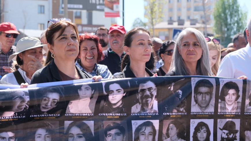 33 YILDIR DİNMİYEN ACI… KÜRECİKLİLER HALK İNİSİYATİFİ 33 CAN İÇİN SİVAS’TAYDI