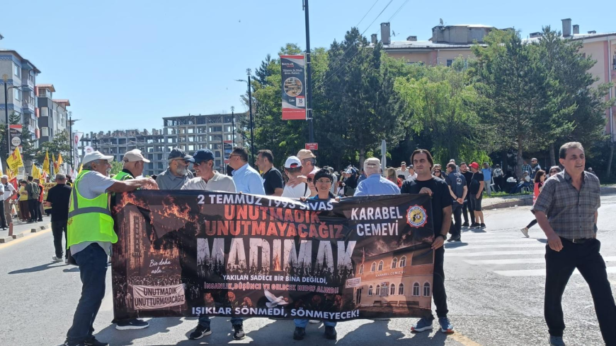 33 YILDIR DİNMİYEN ACI… KÜRECİKLİLER HALK İNİSİYATİFİ 33 CAN İÇİN SİVAS’TAYDI