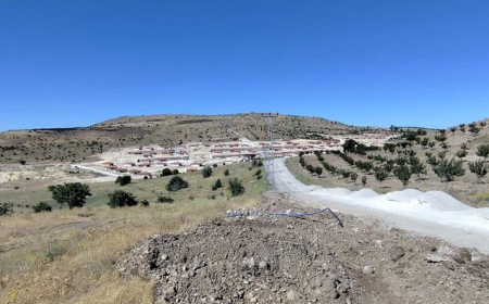 ZEYNİKLER MEZARLIĞI YOK EDİLDİ KÜRECİK’TE GEÇMİŞİN İZLERİ SİLİNİYOR