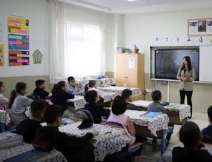 MEB’DEN OKULLARDA YENİ DÖNEM ÖĞRETMENE ÖNLÜK, VELİYE RANDEVU ŞARTI