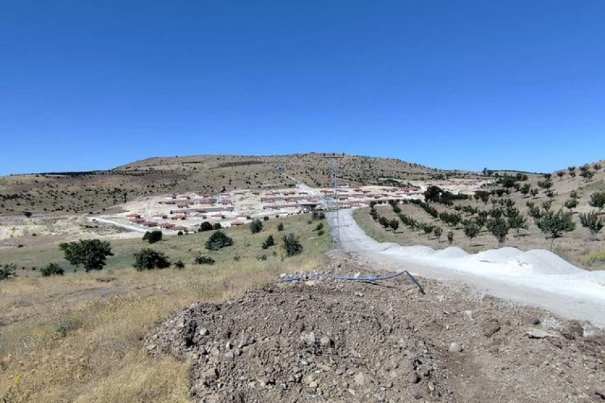 ZEYNİKLER MEZARLIĞI YOK EDİLDİ KÜRECİK’TE GEÇMİŞİN İZLERİ SİLİNİYOR