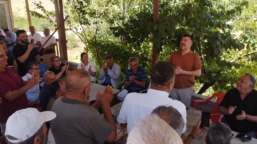 Veli Ağbaba Kürecik’te Vatandaşlarla Buluştu. “Yeni Parti’nin Yol Haritası Halkla Birlikte Şekilleniyor”