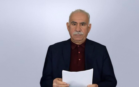 ÖCALAN’DAN LONDRA’YA MESAJ “CUMHURİYET DEMOKRATİKLEŞMEZSE, DEMOKRATİK ENTEGRASYON DA GERÇEKLEŞMEZ”