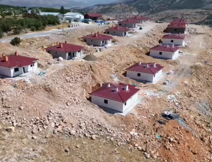 AKÇADAĞ ORTAKÖY’DE DEPREM KONUTLARINDA SONA GELİNDİ