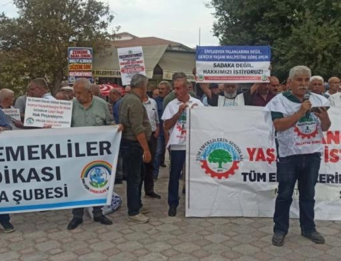 MALATYA’DA EMEKLİLER MEYDANA ÇIKTI  SEYYANEN ZAM MÜCADELESİNDE GÖZLER ANAYASA MAHKEMESİ’NDE