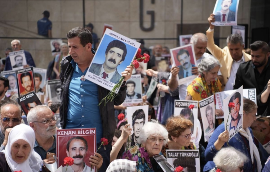 CUMARTESİ ANNELERİ 1120. HAFTADA KENAN BİLGİN’İ ANDI  32 YILDIR ADALET BEKLİYORUZ