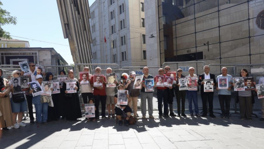 CUMARTESİ ANNELERİ 1120. HAFTADA KENAN BİLGİN’İ ANDI  32 YILDIR ADALET BEKLİYORUZ