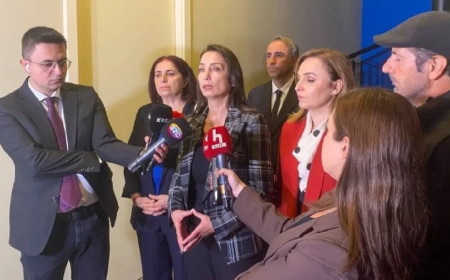 HALK TV’YE KAYYIM TEPKİSİ TÜLAY HATİMOĞULLARI’NDAN DAYANIŞMA ZİYARETİ  “HAKİKAT KAYYIMLA YOK EDİLEMEZ!”
