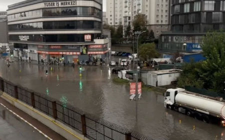 İSTANBUL TARİHİ SAĞANAĞIN PENÇESİNDE 41 YILIN EN YÜKSEK YAĞIŞ DEĞERLERİNDEN BİRİ KAYDEDİLDİ