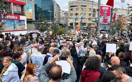 Gazeteciler ve yurttaşlar birçok kentte meydanlara çıktı “Sansüre hayır, habere özgürlük