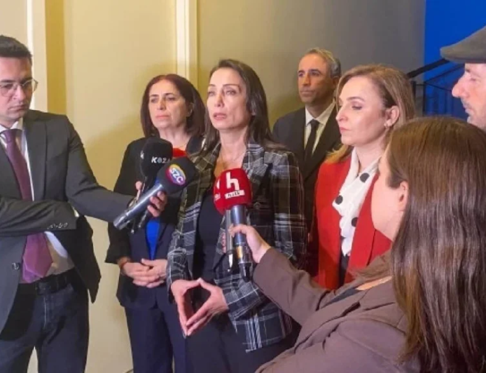 HALK TV’YE KAYYIM TEPKİSİ TÜLAY HATİMOĞULLARI’NDAN DAYANIŞMA ZİYARETİ  “HAKİKAT KAYYIMLA YOK EDİLEMEZ!”