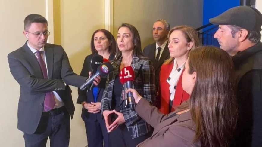 HALK TV’YE KAYYIM TEPKİSİ TÜLAY HATİMOĞULLARI’NDAN DAYANIŞMA ZİYARETİ  “HAKİKAT KAYYIMLA YOK EDİLEMEZ!”